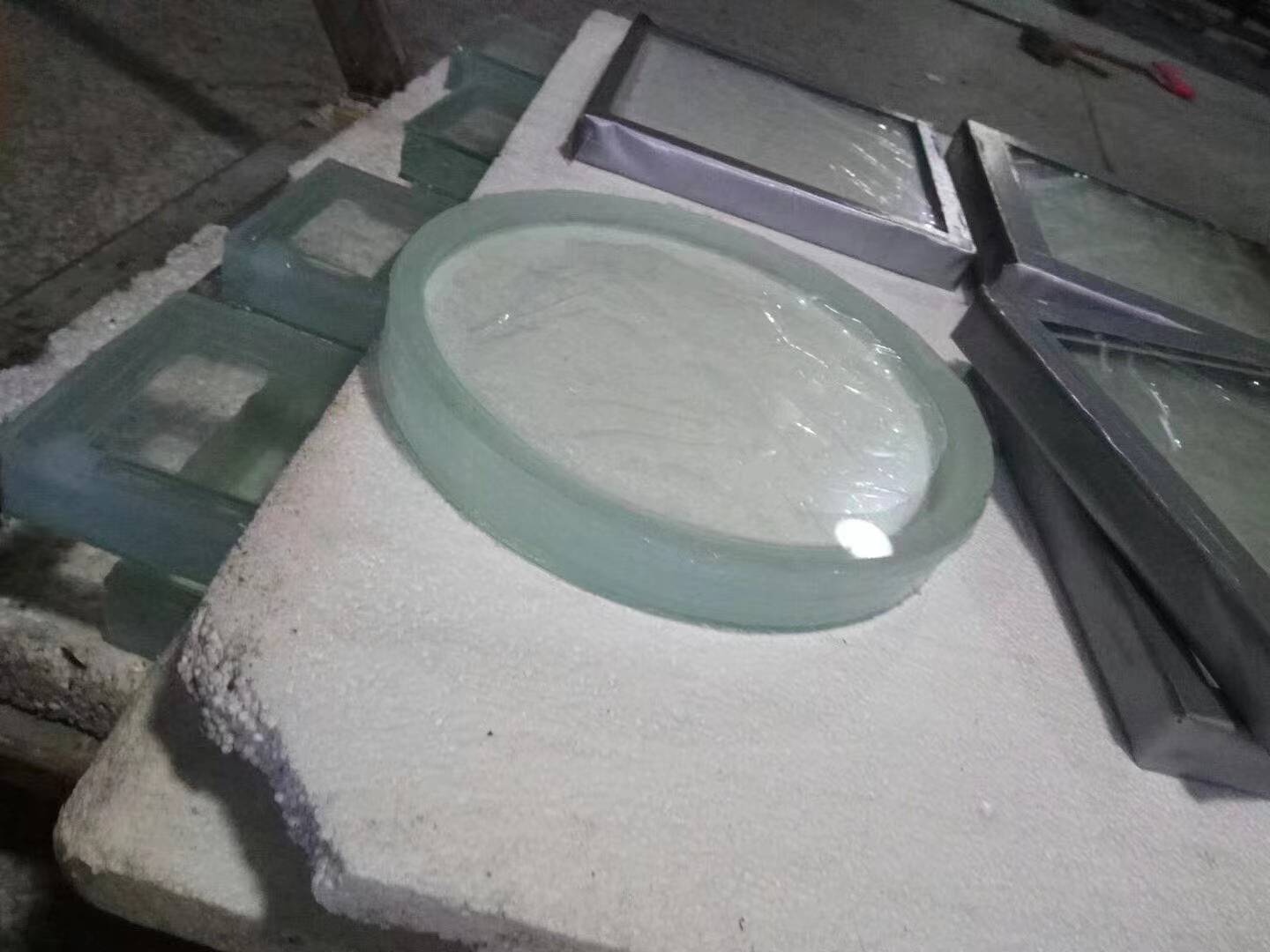 ��������